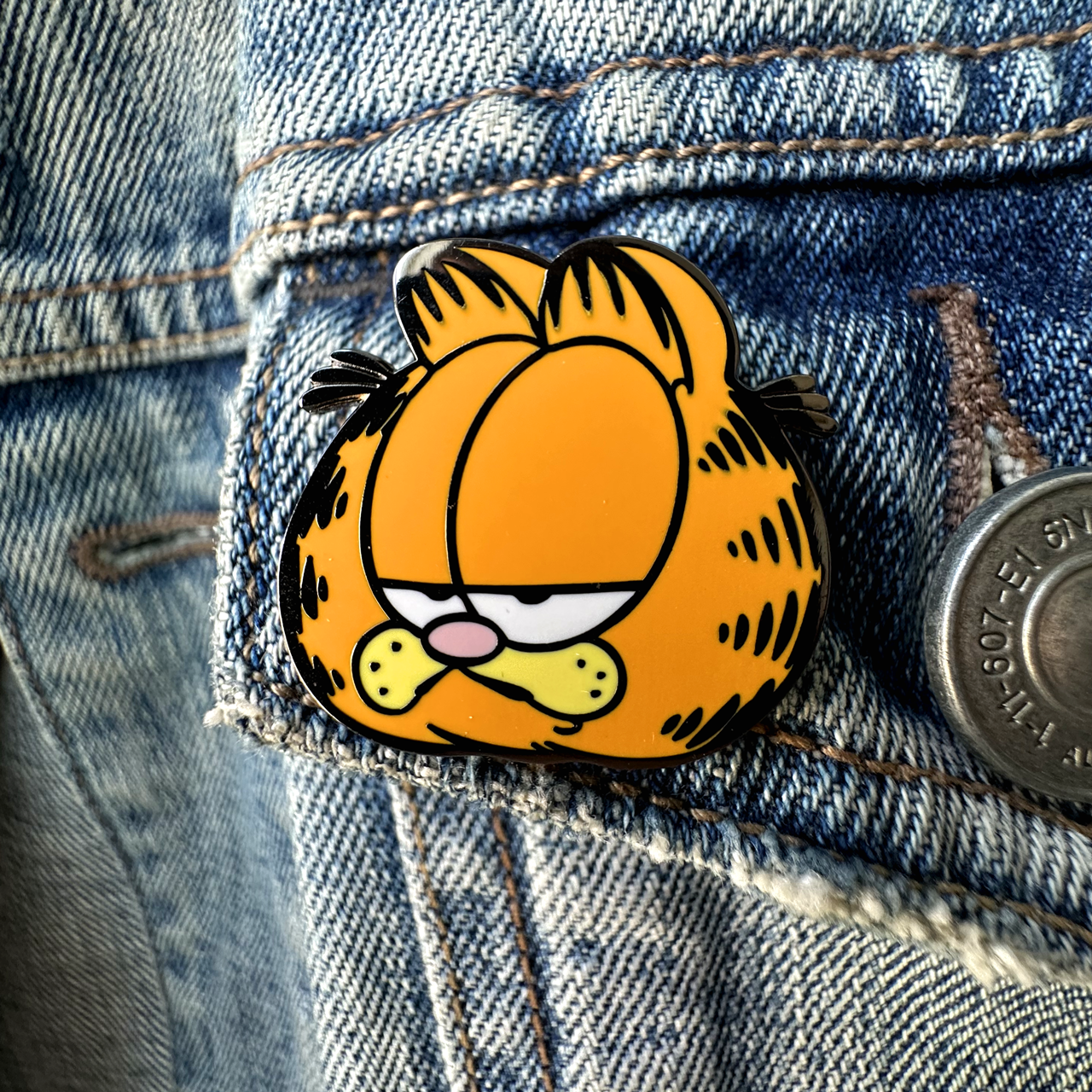 Garfield Enamel Pin